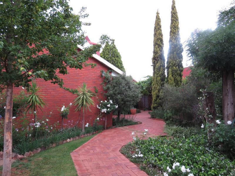 Camelia Guest House Bloemfontein Exterior photo